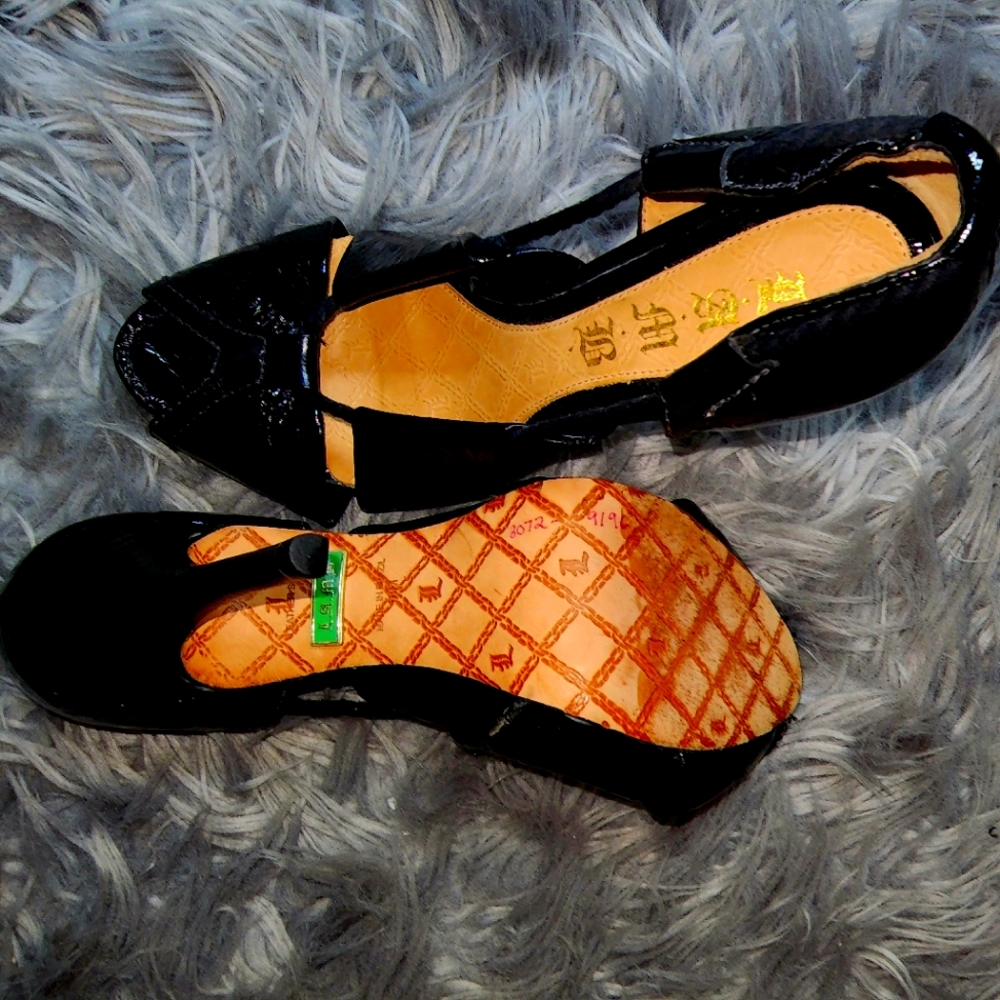L.A.M.B Leather Sole Women's Classic black Heels from Neiman Marcus; like new!